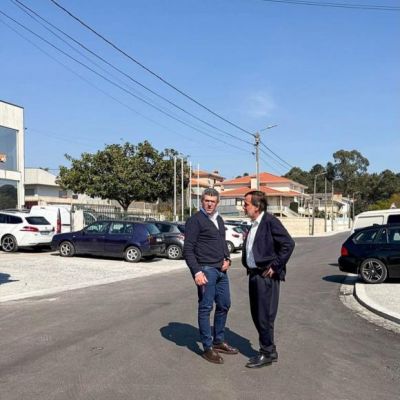 Desde o in&iacute;cio do nosso mandato que estamos &agrave; conversa com o Presidente da C&acirc;mara Municipal de Pa&ccedil;os de Ferreira, Dr. Paulo Ferreira, comunicando ambi&ccedil;&otilde;es e projetos, bem como problemas e necessidades urgentes, de serem resolvidos.