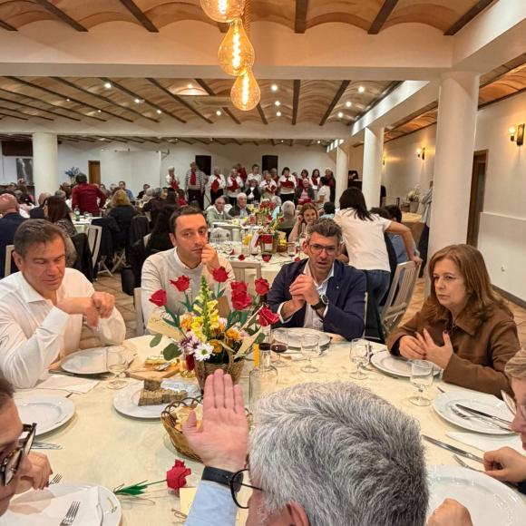  Jantar solid&aacute;rio promovido pelo Centro Social e Paroquial de Figueir&oacute;. 